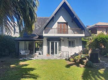 Casa de 4 ambientes, Esteban Echeverría · Casa con Jardin, Quincho y Cochera en El Sosiego