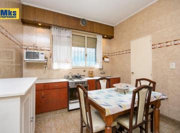 Departamento · 91m² · 4 Ambientes · Departamento 3 Ambientes C/dependencia en Venta. Planta Baja Al Frente con Patio. Orientación Norte.