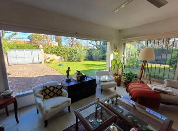 Casa · 280m² · 5 Ambientes · 4 Cocheras · Casa 5 Ambiente Lomas San Isidro con Pileta Parque y Quincho