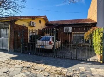 Casa · 177m² · 4 Ambientes · 1 Cochera · Casa 4 Amb con Pileta, Quincho y Local m Coronado