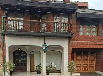 Casa · 400m² · 4 Dormitorios · 3 Cocheras · Venta Excelente Chalet en 2 Ptas + Local Comercial Playa Grande Alem