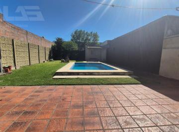 Casa · 79m² · 4 Ambientes · 1 Cochera · Casa Sobre Lote Propio 4 Ambientes - Parque - Pileta