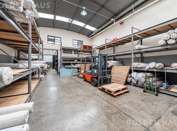 Depósito · 270m² · 1 Ambiente · 3 Cocheras · Depósito con Oficinas en Venta en Mataderos