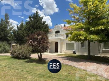 Casa · 280m² · 5 Ambientes · 4 Cocheras · Casa en Alquiler Fincas de San Vicente Golf