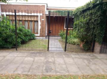Casa · 170m² · 4 Ambientes · 1 Cochera · Chalet de 4 Amb Vende Castelar