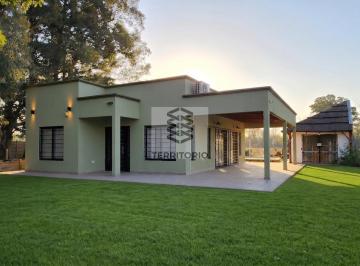 Casa · 135m² · 3 Ambientes · 2 Cocheras · Casa en Venta 3 Ambientes, con Piscina y Quincho Cañuelas