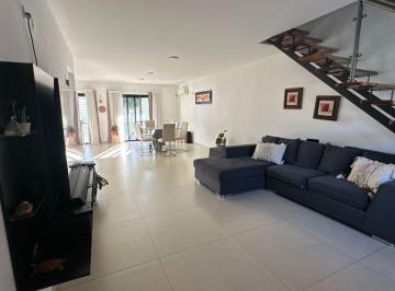 Casa de 5 ambientes, Córdoba · Apto Credito Dúplex en Venta – Barrio Jardines del Olmo