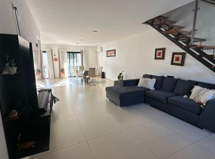 Casa · 165m² · 5 Ambientes · 2 Cocheras