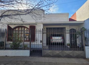 Casa · 262m² · 3 Ambientes · 1 Cochera · Casa en Venta Zona Centro Zárate