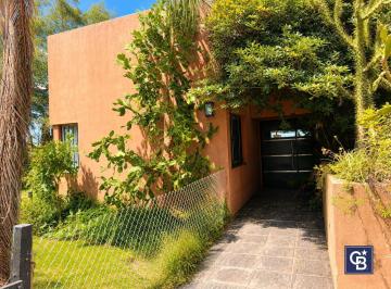 Casa · 130m² · 4 Ambientes · 3 Cocheras · Casa Moderna Sobre 2000 m², en Una Planta – El Cazador, Escobar