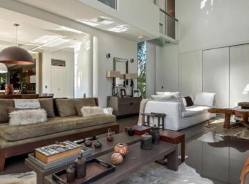 Casa · 360m² · 9 Ambientes · 2 Cocheras · Casa en Pilar