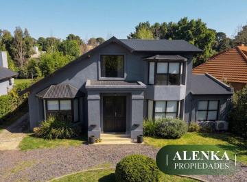 Casa de 9 ambientes, Pilar · Venta | Espectacular Casa de 9 Amb con Quincho, Playroom y Pileta en Lote Central | Lagartos Cc