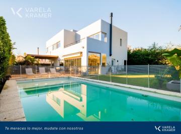 Casa · 261m² · 6 Ambientes · 4 Cocheras · Casa en Venta en Tigre Barrio Barbarita