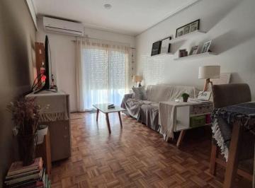 Departamento de 2 ambientes, Belgrano · Dos Ambientes Actualizado, Todo Luz, Aire y Sol. Piso Alto. con Cochera Cubierta.