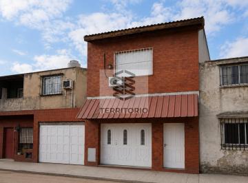 Casa · 160m² · 2 Ambientes · Dos Departamentos en Gregorio de Laferrere
