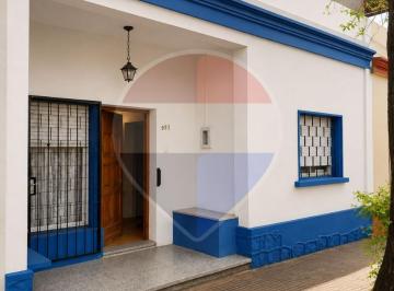 Casa · 60m² · 4 Ambientes · 1 Cochera · Casa Céntrica con Garage