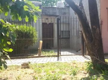 Casa de 4 ambientes, Almirante Brown · Casa con Local (A Refaccionar)