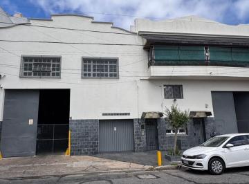 Bodega-Galpón · 1350m² · 1 Cochera · Galpón con Vivienda en Sarandi. Avellaneda.