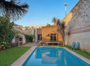 Casa · 220m² · 5 Ambientes · Venta Casa 5 Ambientes con Pileta Parque Avellaneda