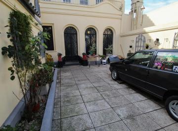 Casa · 163m² · 4 Ambientes · 1 Cochera · Casa 4 Ambientes con Cochera, Enventa, Muy Bien Ubicada en Villa del Parque!