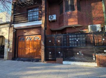 PH · 160m² · 4 Ambientes · 1 Cochera · PH 4 Amb con Patio y Garage en Alquiler en Monte Castro