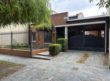 Casa · 156m² · 5 Ambientes · 2 Cocheras · Casa a La Venta en Lujan Centro Dr. Muñiz 1290 Apta Credito Hipotecario