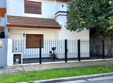 Casa de 5 ambientes, Vicente López · Excelente Casa, 3 / 4 Dorm., Dependencia, Lote de 10 X 30, Gran Jardin!
