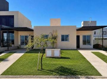 Casa · 73m² · 3 Ambientes · Casa Dúplex en Venta en Manantiales, Córdoba