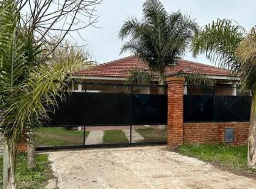 Casa · 109m² · 3 Ambientes · 2 Cocheras · Casa Chalet en Venta en Pilar, G. B. a. Zona Norte, Argentina