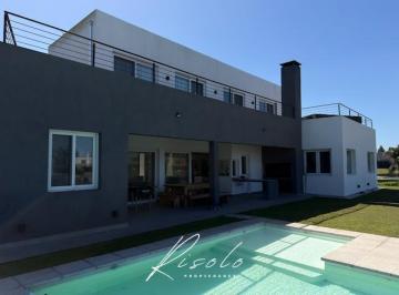 Casa · 318m² · 6 Ambientes · 4 Cocheras · Casa en San Matias