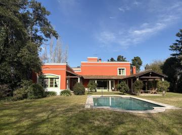 Casa · 256m² · 6 Ambientes · 4 Cocheras · Casa en Venta en Martindale Cc, Una Planta y Doble Lote.
