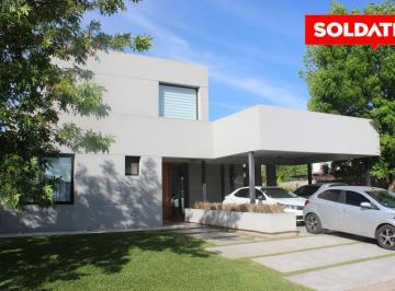 Casa · 260m² · 5 Ambientes · 2 Cocheras · Casa en Alquiler Anual Amueblada, Patricias Argentinas Al 2100, Barrio Los Tacos