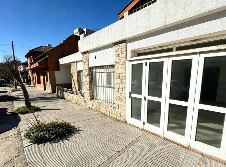 Casa · 221m² · 3 Ambientes · 3 Cocheras