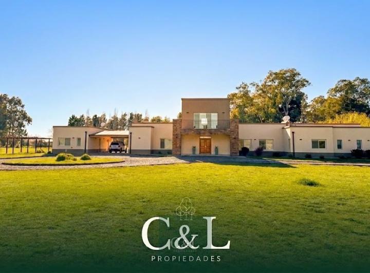 Casa · 420m² · 7 Ambientes · 1 Cochera