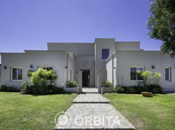 Casa · 324m² · 6 Ambientes · 2 Cocheras · Cada en Venta en San Benito, Villanueva, Tigre