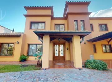 Casa · 267m² · 7 Ambientes · 6 Cocheras · Casa en El Lauquen