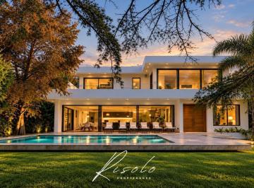 Casa · 252m² · 6 Ambientes · 1 Cochera · El Barranco - Exclusiva Casa de Diseño, Lago y Naturaleza a Solo 400 m. de Panamericana