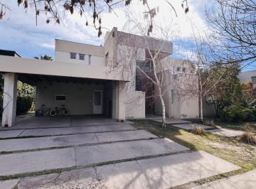 Casa · 356m² · 6 Ambientes · 2 Cocheras · Casa en Venta Barrio Pueyrredón 4 Dorm. Gran Parque