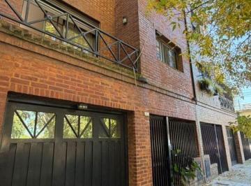 PH · 120m² · 4 Ambientes · PH en Venta. 3 Ambientes con Cochera y Quincho. Sin Expensas. Barracas