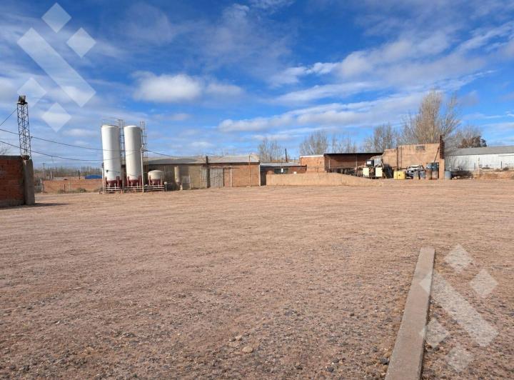 Bodega-Galpón · 1177m² · 10 Ambientes · 4 Cocheras