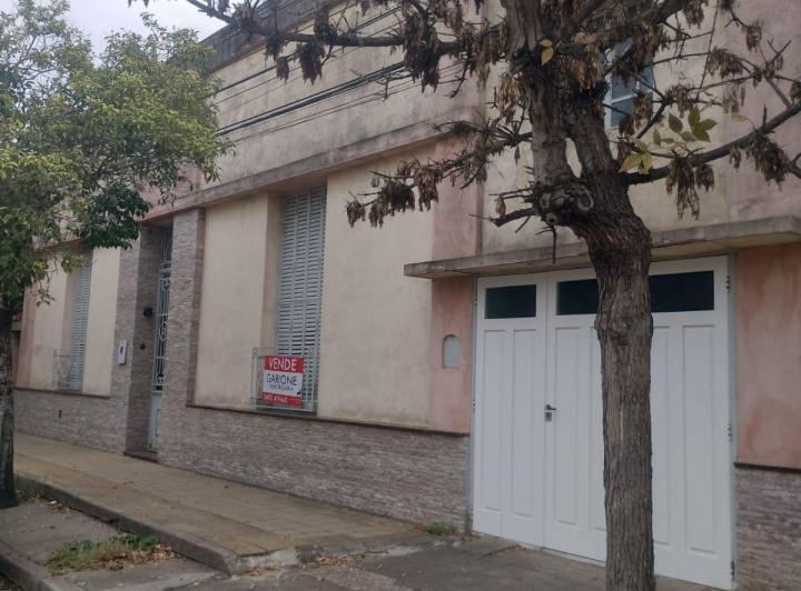 Casa · 236m² · 14 Ambientes · 1 Cochera
