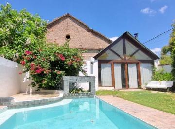 Casa de 14 ambientes, Sunchales · Casa de 2 Plantas Tipo Chalet