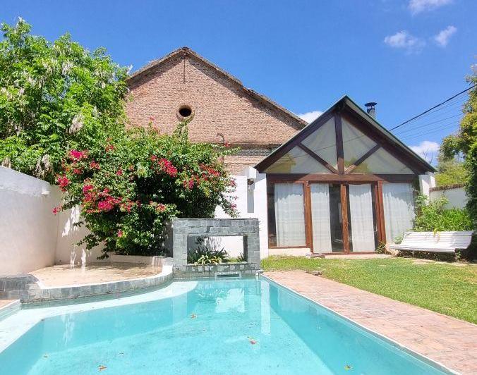 Casa · 205m² · 14 Ambientes · 1 Cochera