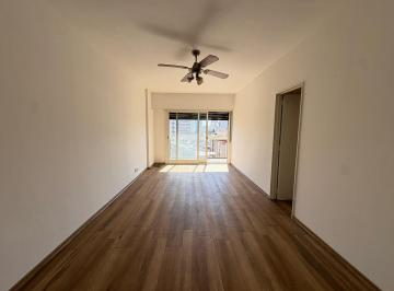Departamento · 70m² · 3 Ambientes · Carlos Calvo Al 3600 - Alquiler Amplio 3 Ambientes C/ Balcón Corrido - Boedo