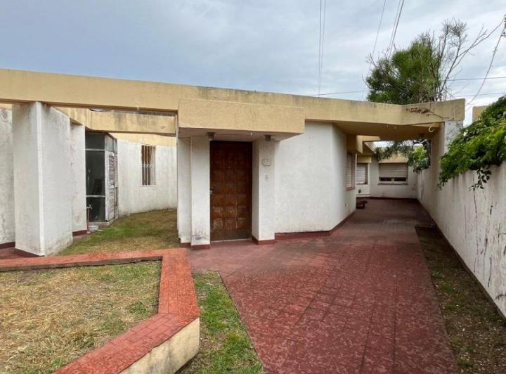 Casa · 1m² · 14 Ambientes · 1 Cochera