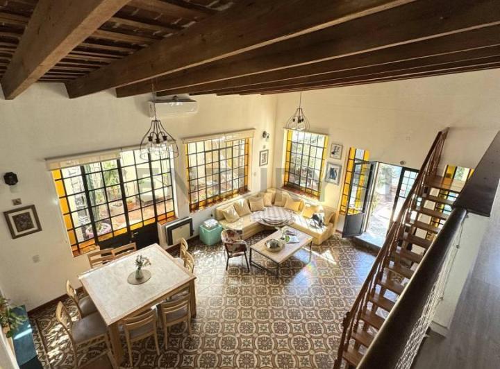 Casa · 209m² · 6 Ambientes · 1 Cochera
