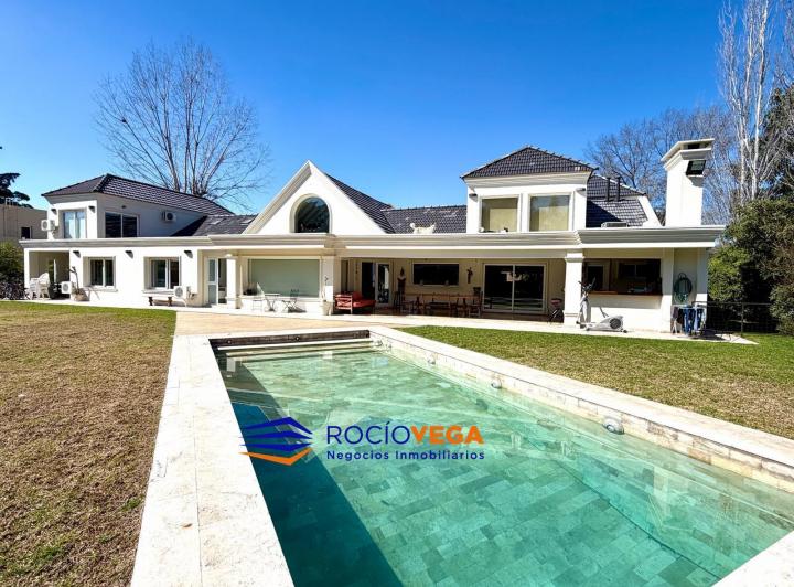 Casa · 1500m² · 6 Ambientes · 3 Cocheras