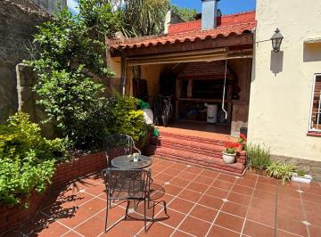 Casa de 5 ambientes sobre lote propio con terraza y patio!
Muy sólida estructur · Venta │villa Urquiza │casa de 5 Ambientes con Patio │parrilla │terraza
