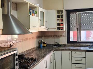 PH de 5 ambientes, Monte Castro · Venta PH 5 Amb Jardin Terraza Propia, Parrilla Sin Expensas Monte Castro Grandes Dimensiones