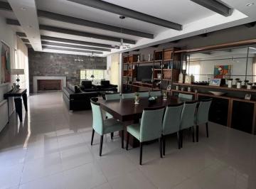 Casa · 400m² · 10 Ambientes · 4 Cocheras · Casa en Venta Una Sola Planta 4 Hojas